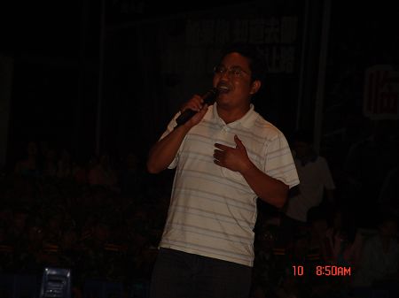 施勇老师的深情演唱